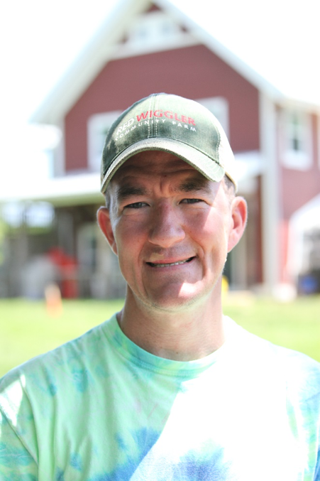 Grower Chris posing during his break in front of Red Wiggler's program building. 